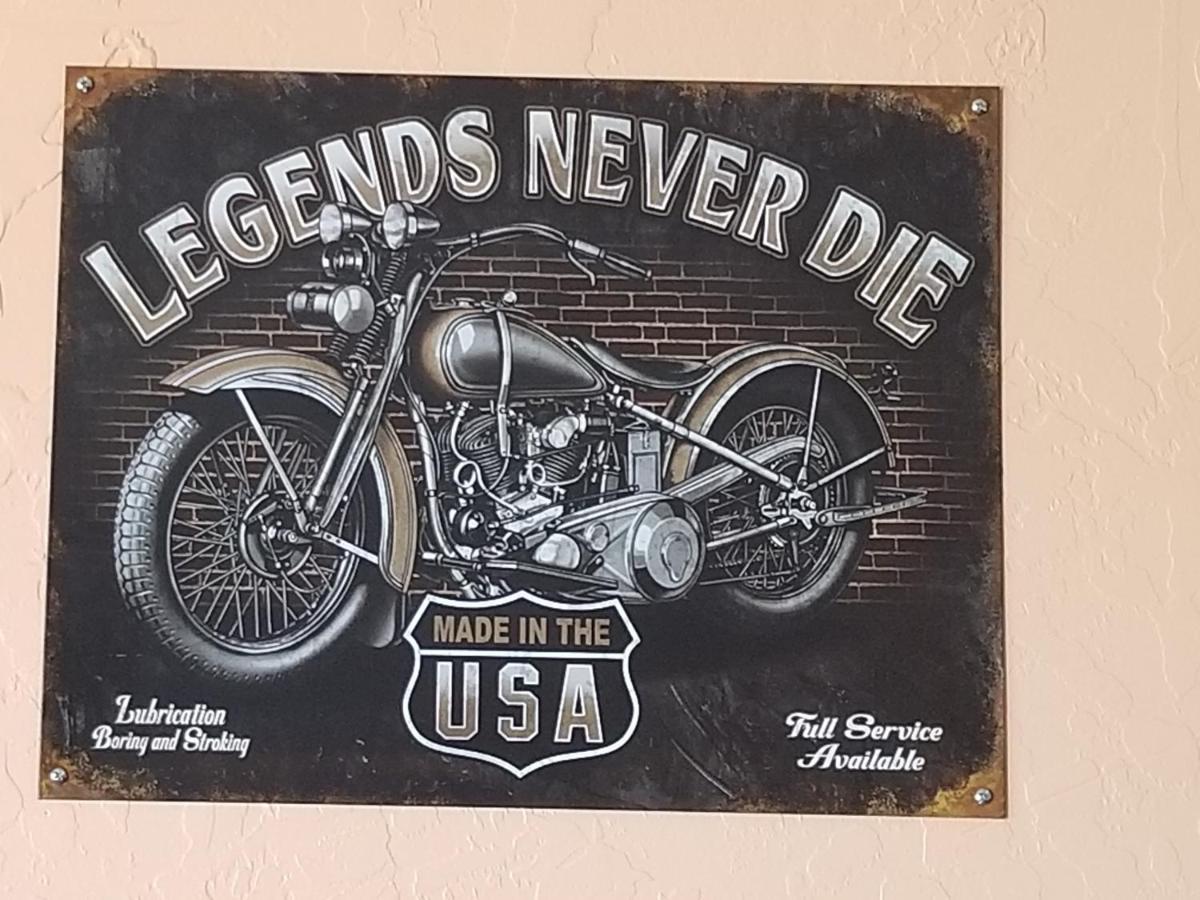 Galaxy Of Harley Bikers Between Bryce And Zion Hatch Exterior photo